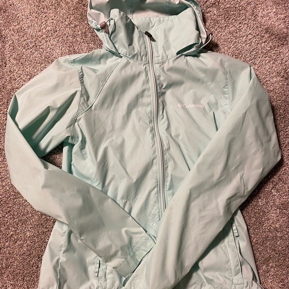 Women’s Columbia Lightweight Rain Jacket with hood. Size Small.